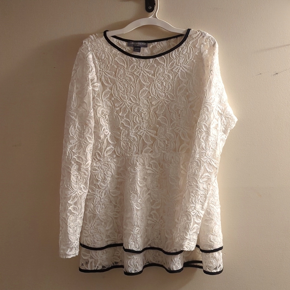A Pea In The Pod- White floral lace blouse with black trim